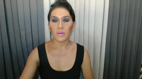 GWEN THOMPSON .......   online show from 24, 12, 2024