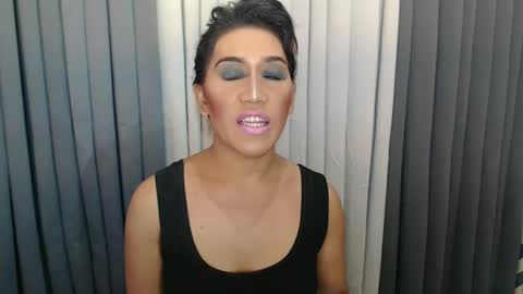 GWEN THOMPSON .......   online show from 25, 12, 2024