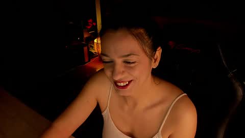 Snapshot of xlaracroftx chatting on 27, 4, 2026 Lara online show from 27, 4, 2026