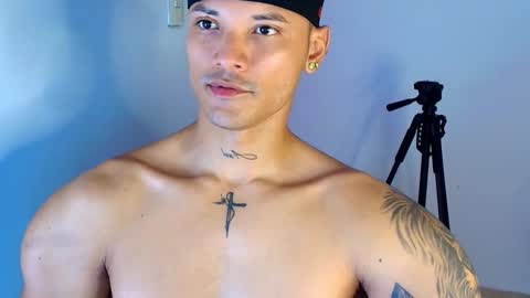 Snapshot of xlatin21 chatting on 9, 10, 2025 xlatin21 online show from 9, 10, 2025