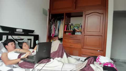 We are Lana. the one with short hair and vanessa girl with long hair online show from 15, 12, 2024