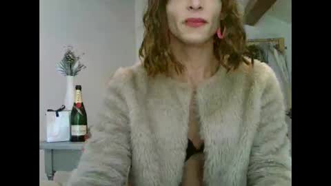 Snapshot of xlecram chatting on 16, 11, 2025 Wendy online show from 16, 11, 2025