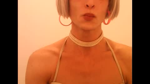 Snapshot of xlecram chatting on 16, 12, 2025 Wendy online show from 16, 12, 2025