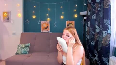 Snapshot of xloe_queen chatting on 13, 12, 2024 Chloe online show from 13, 12, 2024