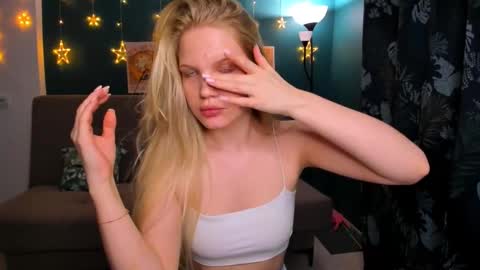 Snapshot of xloe_queen chatting on 21, 2, 2025 Chloe online show from 21, 2, 2025