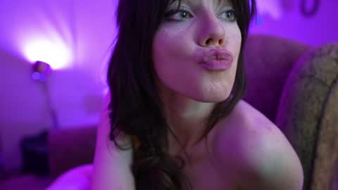 Bella Bondai online show from 5, 1, 2025