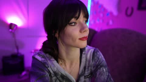 Bella Bondai online show from 16, 1, 2025