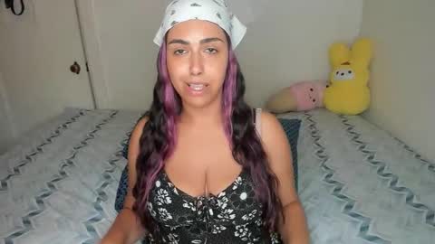 Snapshot of xocurvyrae chatting on 26, 5, 2026 Rae online show from 26, 5, 2026