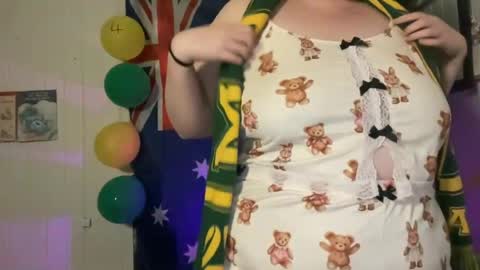 Snapshot of xopeachybaby chatting on 7, 7, 2026 xopeachybaby online show from 7, 7, 2026