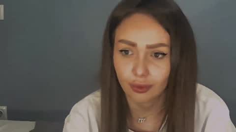 AnnaMaee online show from 17, 1, 2025