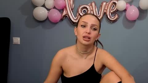 AnnaMaee online show from 14, 2, 2025