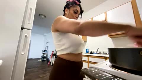 xStarGazingx online show from 29, 1, 2025