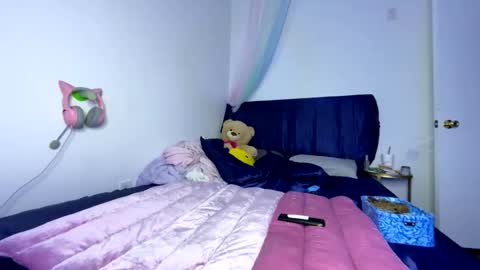 xStarGazingx online show from 11, 3, 2025