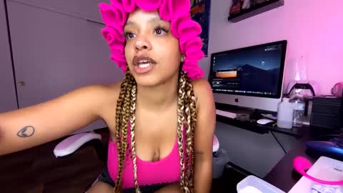 xStarGazingx online show from 11, 9, 2025