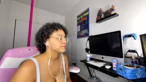 xStarGazingx online show from 8, 10, 2025