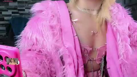 Snapshot of xthesexyboyx chatting on 28, 6, 2026 Femboy Exotic online show from 28, 6, 2026