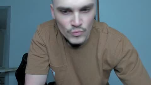 Snapshot of xx_raul_xx_ chatting on 5, 4, 2026 raul online show from 5, 4, 2026
