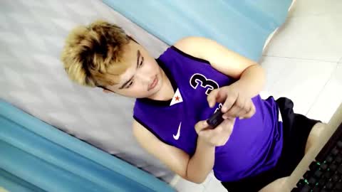 Loyd online show from 12, 11, 2025