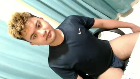 Snapshot of xxhotloyd_cummerx chatting on 3, 12, 2025 Loyd online show from 3, 12, 2025