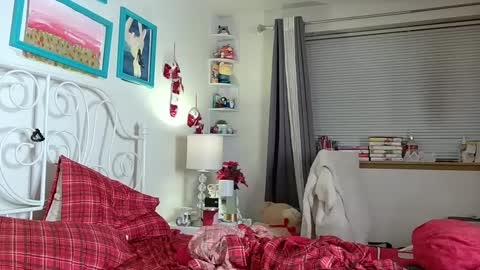 Strawberry Jane online show from 31, 12, 2024