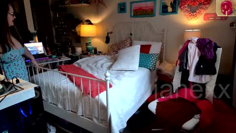 Strawberry Jane online show from 30, 1, 2025