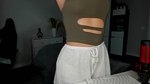 Snapshot of xxx_leila chatting on 7, 7, 2026 xxx_leila online show from 7, 7, 2026