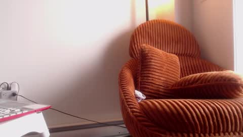 Lola online show from 6, 3, 2025