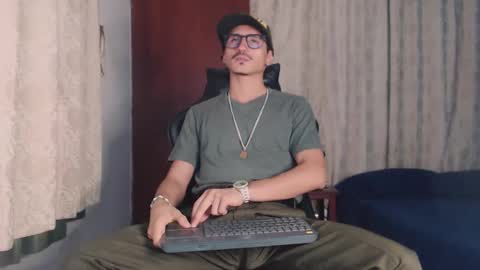 Snapshot of xxxhome_alonexxx chatting on 5, 10, 2025 Kev online show from 5, 10, 2025