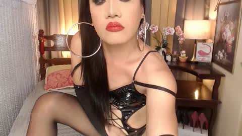 QUEENCY online show from 9, 10, 2025