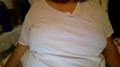 Snapshot of xxxmooui chatting on 17, 4, 2026 Elle online show from 17, 4, 2026