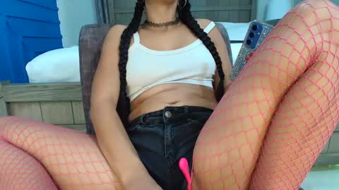 Snapshot of xxxvibesxo chatting on 4, 2, 2025 Lil Luna online show from 4, 2, 2025