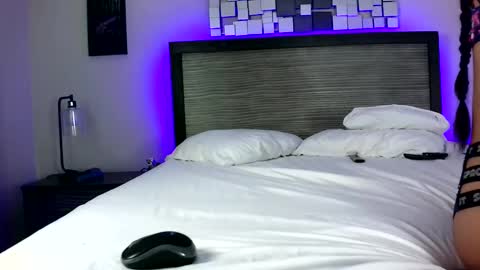 Snapshot of xxxvibesxo chatting on 27, 2, 2025 Lil Luna online show from 27, 2, 2025