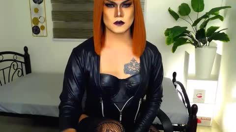 Snapshot of xyournightmarequeenx chatting on 11, 5, 2026 QueenMarina online show from 11, 5, 2026
