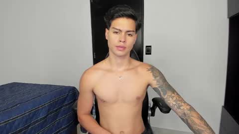 yanpaul83 online show from 22, 11, 2025