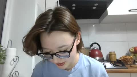 Snapshot of yanverfaille chatting on 12, 10, 2025 Lily online show from 12, 10, 2025