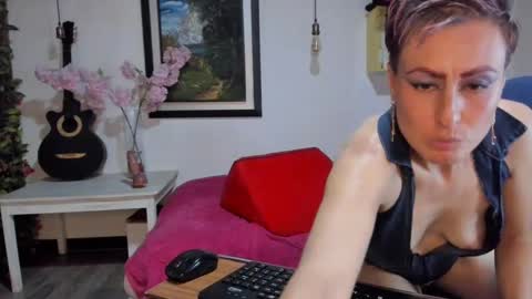 Snapshot of yasmin_goldenst chatting on 31, 1, 2025 Yasemin online show from 31, 1, 2025