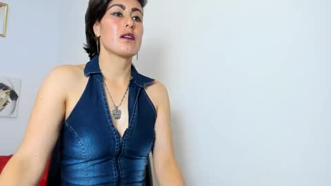 Snapshot of yasmin_goldenst chatting on 7, 10, 2025 Yasemin online show from 7, 10, 2025