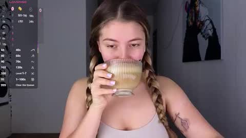 Snapshot of yasyaaa chatting on 2, 10, 2025 Yasyaa online show from 2, 10, 2025