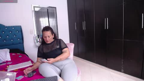 Snapshot of yazmin_mature chatting on 24, 5, 2026 Jasmin online show from 24, 5, 2026