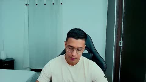 Snapshot of yeico837992 chatting on 8, 2, 2026 YEICO LEVIT online show from 8, 2, 2026