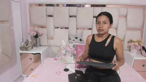 Snapshot of yeinsoliveros chatting on 26, 11, 2025 Yeins online show from 26, 11, 2025