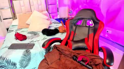 yelena  online show from 4, 12, 2025