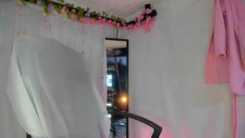 YELINA online show from 4, 3, 2026