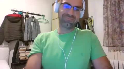 Snapshot of yellow_medickcine chatting on 8, 10, 2025 yellow_medickcine online show from 8, 10, 2025