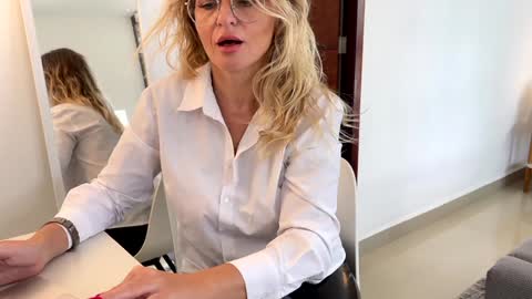 Snapshot of yes_mommy_zlata chatting on 4, 12, 2024 Zlata online show from 4, 12, 2024