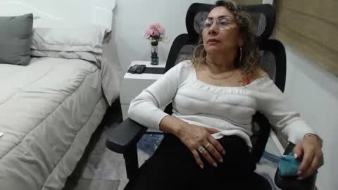 Snapshot of yessilatin chatting on 20, 4, 2026 jessy online show from 20, 4, 2026