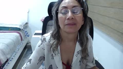 Snapshot of yessilatin chatting on 27, 4, 2026 jessy online show from 27, 4, 2026