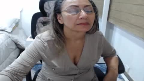 Snapshot of yessilatin chatting on 26, 5, 2026 jessy online show from 26, 5, 2026