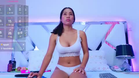 Snapshot of yesyhills chatting on 27, 2, 2025 Yesy online show from 27, 2, 2025