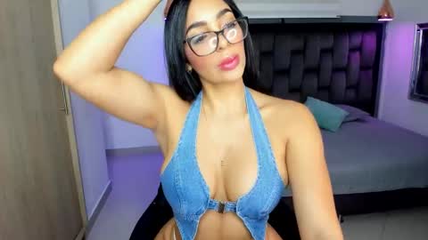 Snapshot of yikaalves chatting on 20, 12, 2025 Yika Alves online show from 20, 12, 2025